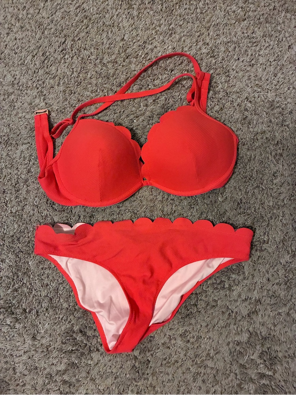 Women’s Scallop-Edge Red Bikini Set with Molded Cups